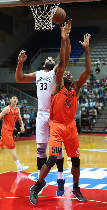 戴維斯轟20分　璞園2比1富邦