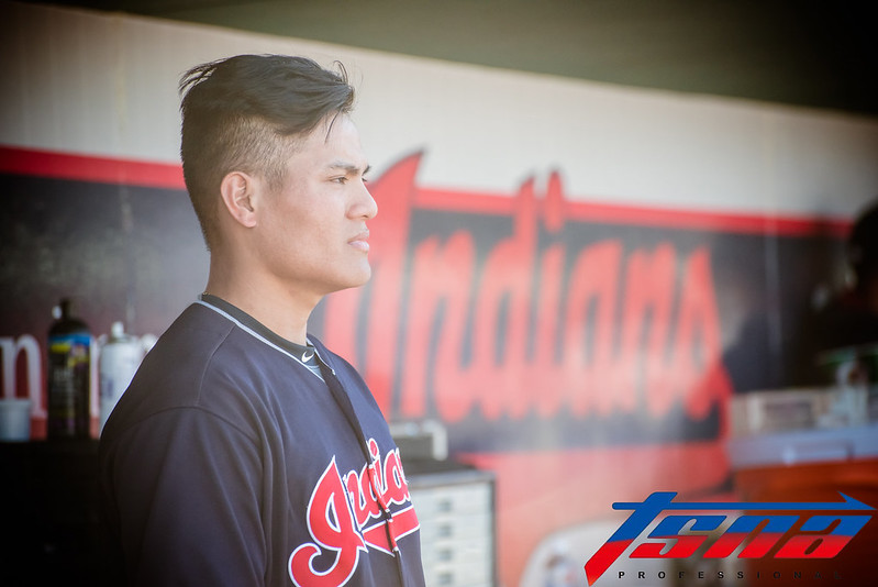 張育成挨球吻退場　朱立人連3場敲安