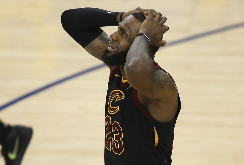 KD撞人獲改判　Lue：LeBron被搶了