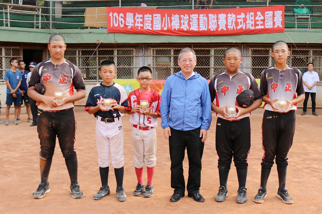中正球員成長多　囊括聯賽投手、打擊獎 