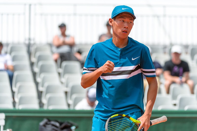 直落二拍落青少年球王　曾俊欣法網奪冠