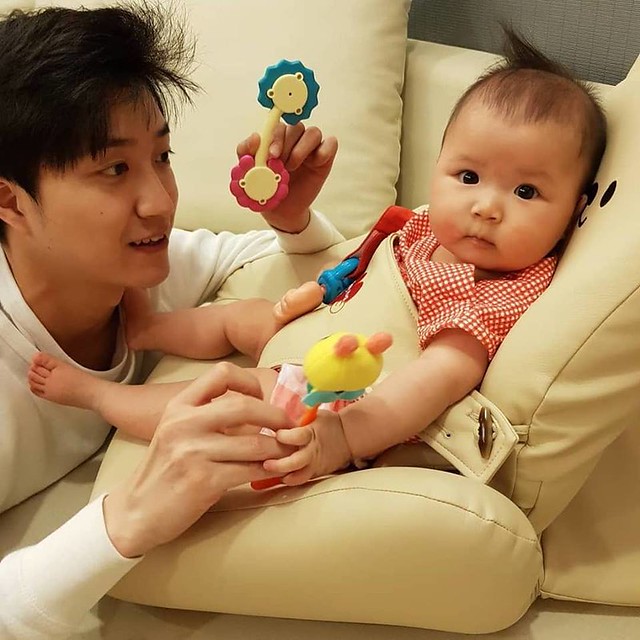 小小愛討抱學站　江宏傑攜妻女拍寫真有笑點