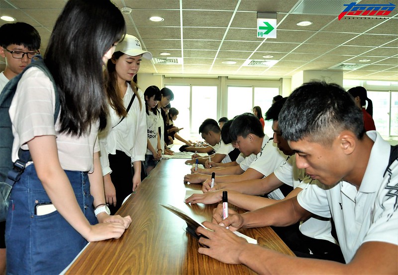 休兵日不休息　簽名會男排全員出席造福球迷