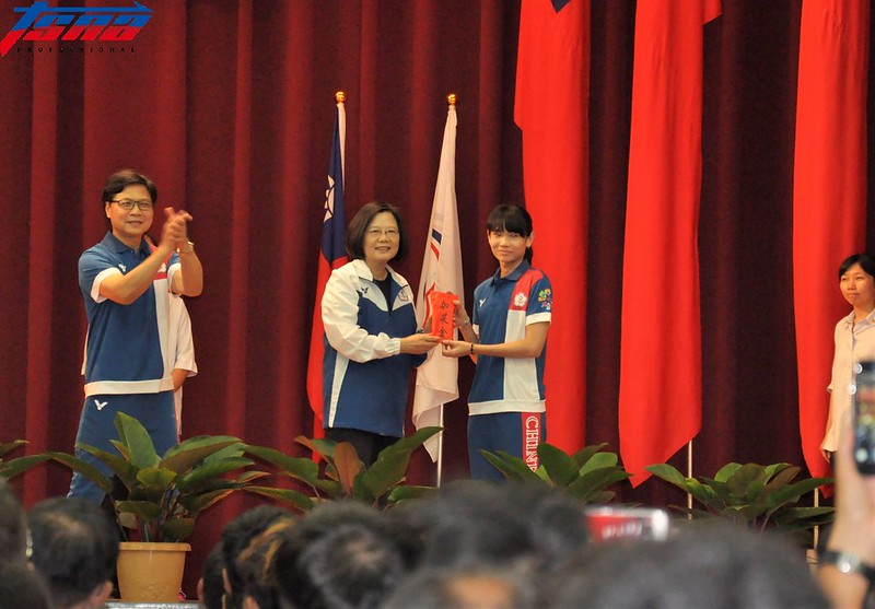 蔡英文南下致贈加菜金　戴資穎代表接受