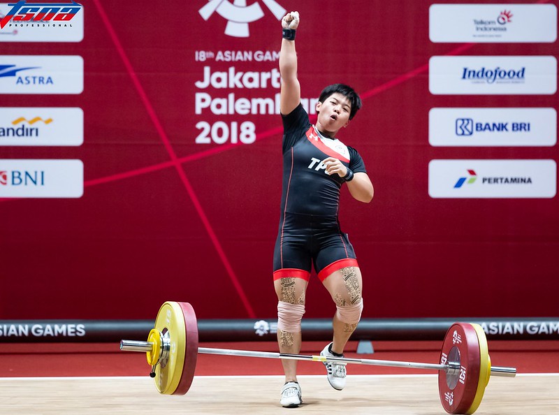 無懼韓國對手夾擊　洪萬庭奮力舉出銀牌