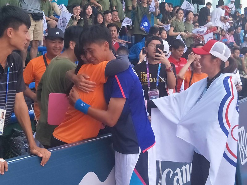 余凱文抽筋照上　攜手鄭竹玲於軟網混雙奪金