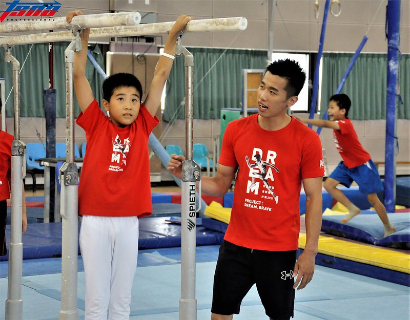 帶小朋友體驗體操　李智凱想起以前的自己