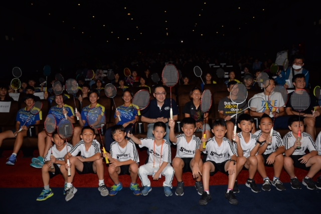 帶羽球拍進戲院　球迷力挺「羽神」李宗偉