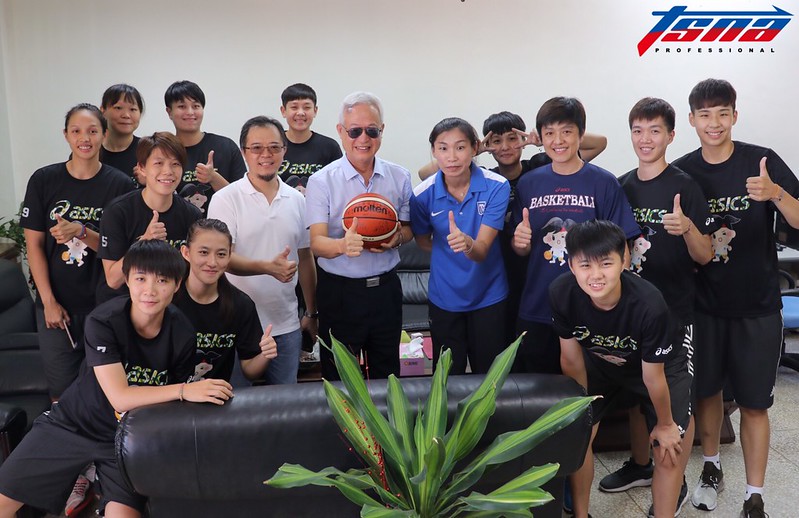 電信女籃送愛到澎湖　勉勵基層球員勇敢追夢