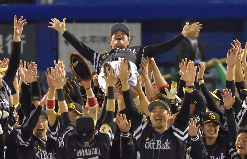 廣島回主場一樣慘　軟銀4連勝登頂完成2連霸