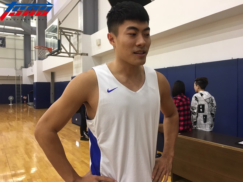 新秀邱柏璋變更壯　勤練外線拚上場