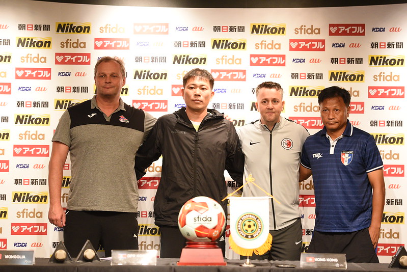 分手後再相聚　男足將和White正面對決