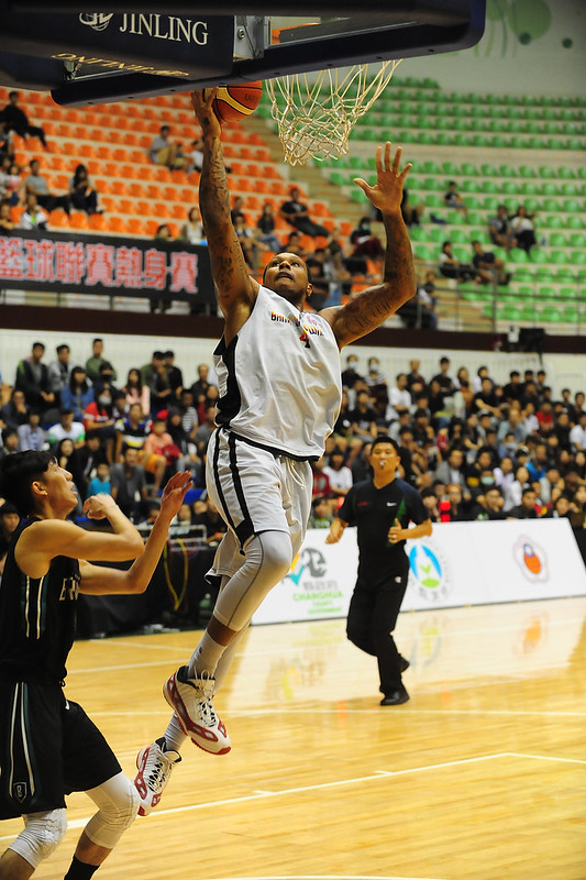 初看台銀雙洋將　韋陳明讚個性好、沒架子