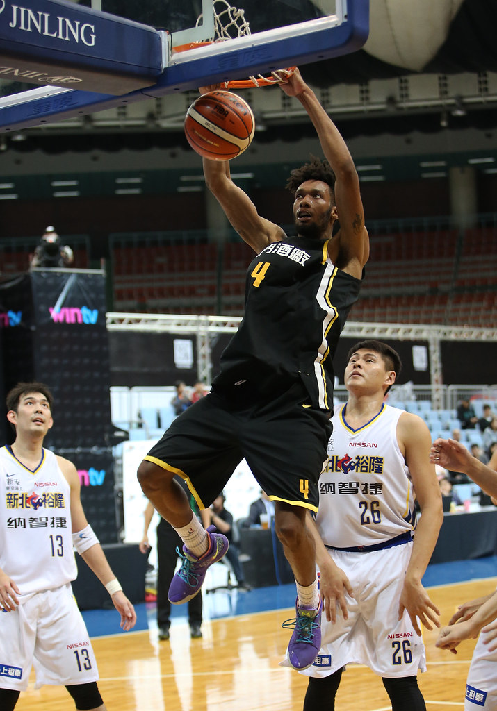 早上6點抵台　貝斯收2U離場