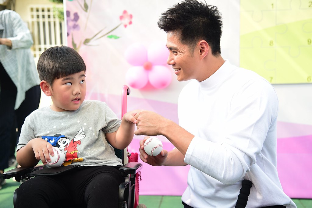 陳偉殷熱心公益　赴彰化喜樂保育院獻愛心