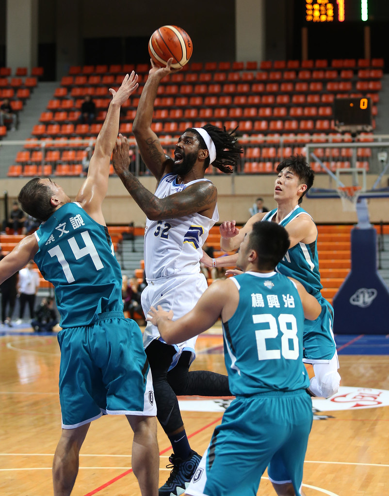 NBA身手無庸置疑　梅奧39分領達欣首勝