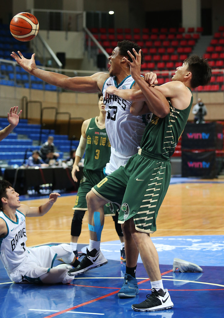 富邦「金錢帝國」　洋將3選2傷腦筋