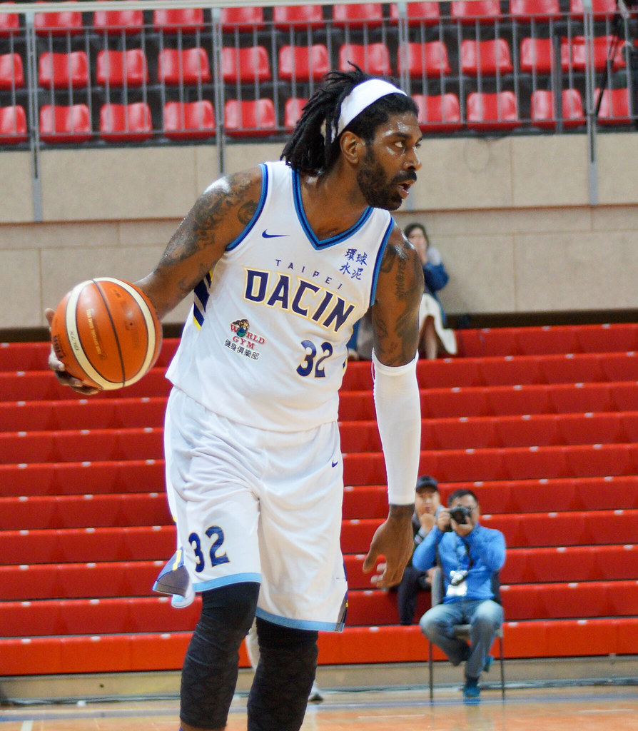 梅奧光環不再？　命中率悽慘、吞2U離場