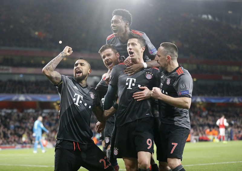 Lewandowski獨中二元　拜仁小組登頂