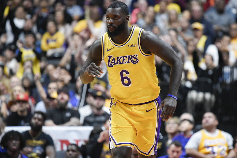 Stephenson彈空氣吉他吞T　LeBron不解