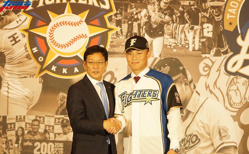 台灣棒球歷史時刻！　王柏融披上火腿球衣