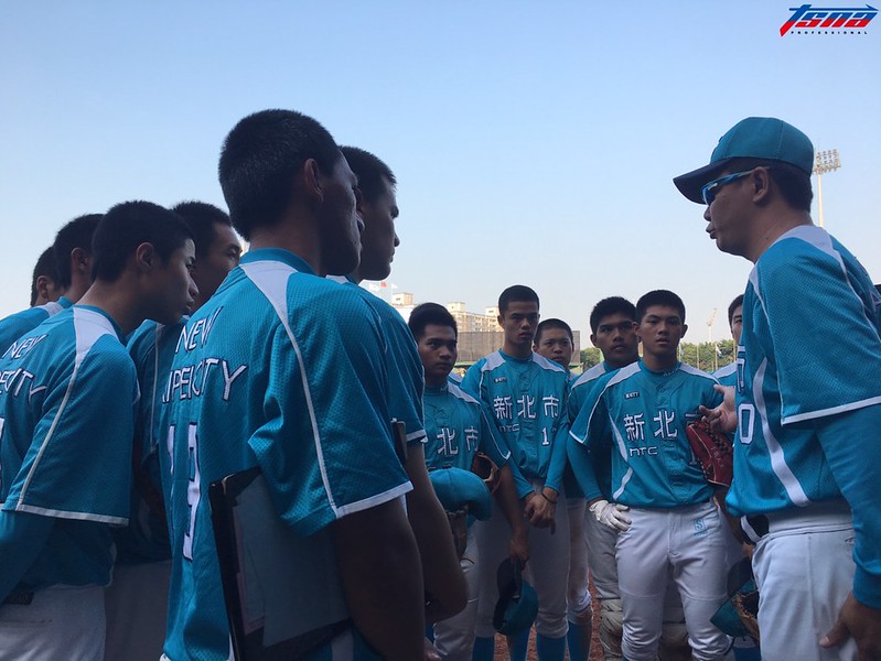 贏得不漂亮　新北藍捧富邦U18冠軍仍不開心　