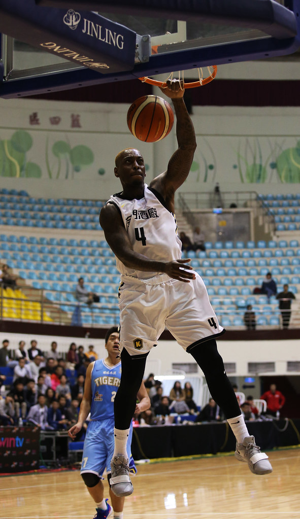 金酒斷隊史最長7連勝　伍茲將返美過聖誕