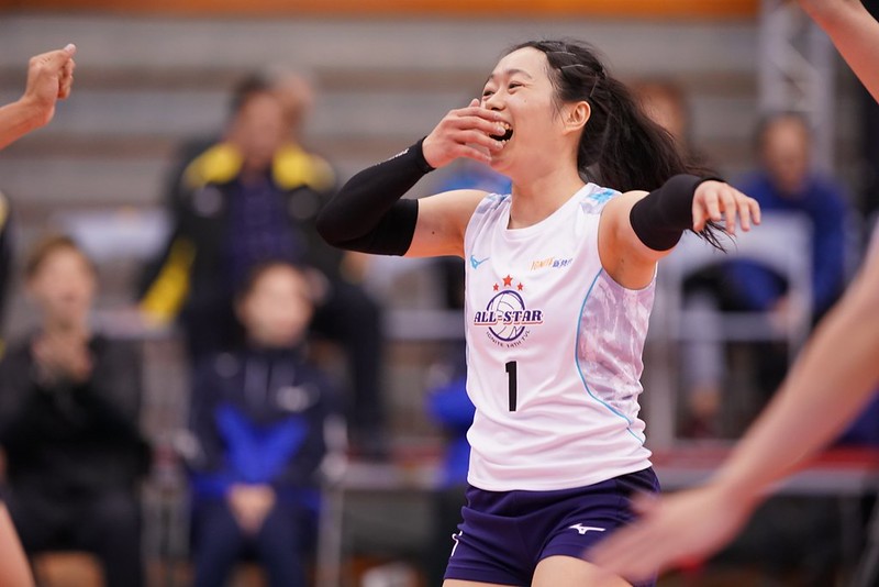 比球技更比誰梗多　女排明星賽笑果十足