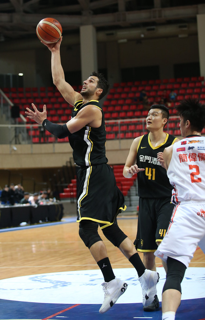 佐藍漸入佳境　暫時保住飯碗