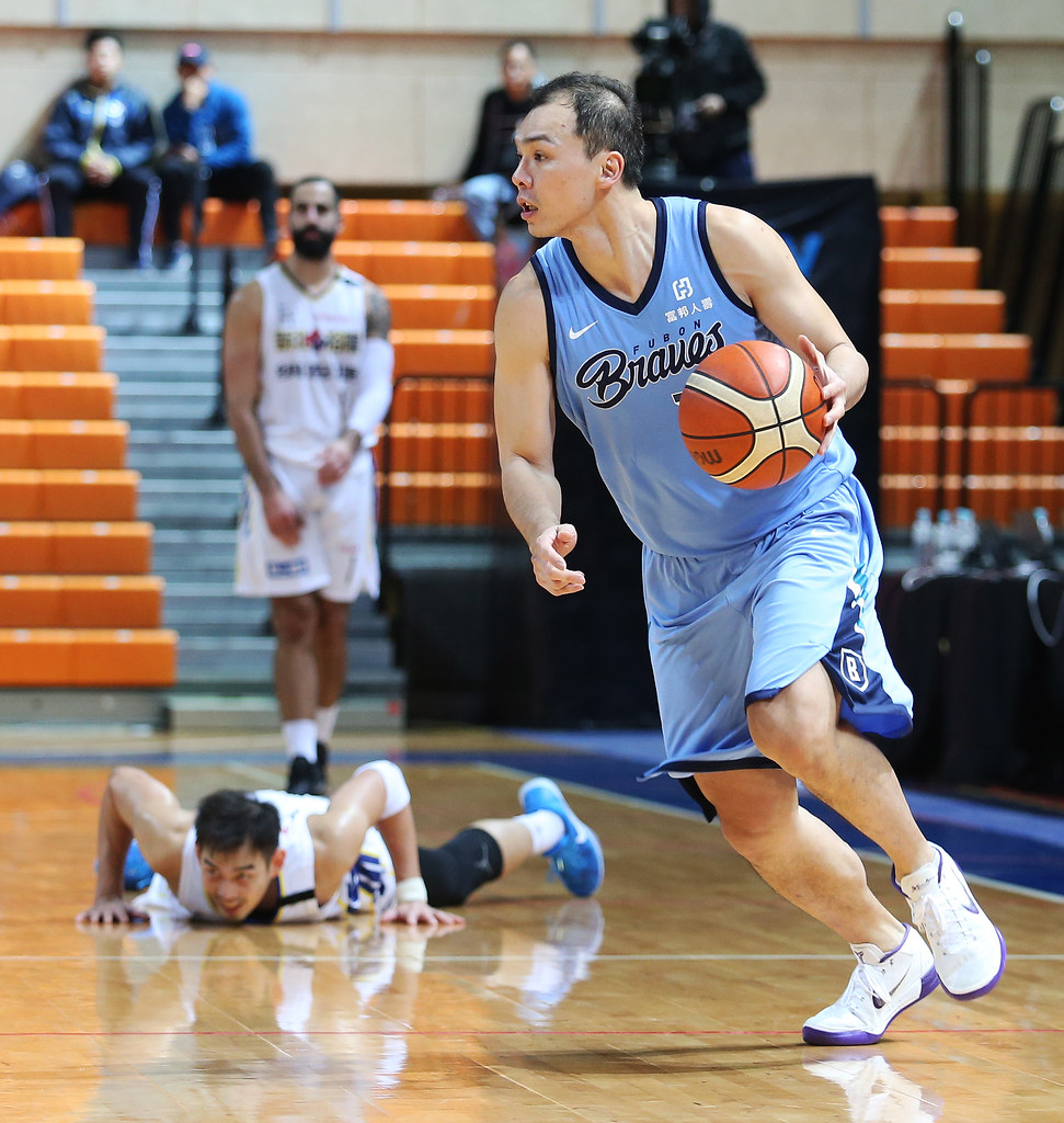 蔡文誠2000籃板　本土洋將實至名歸