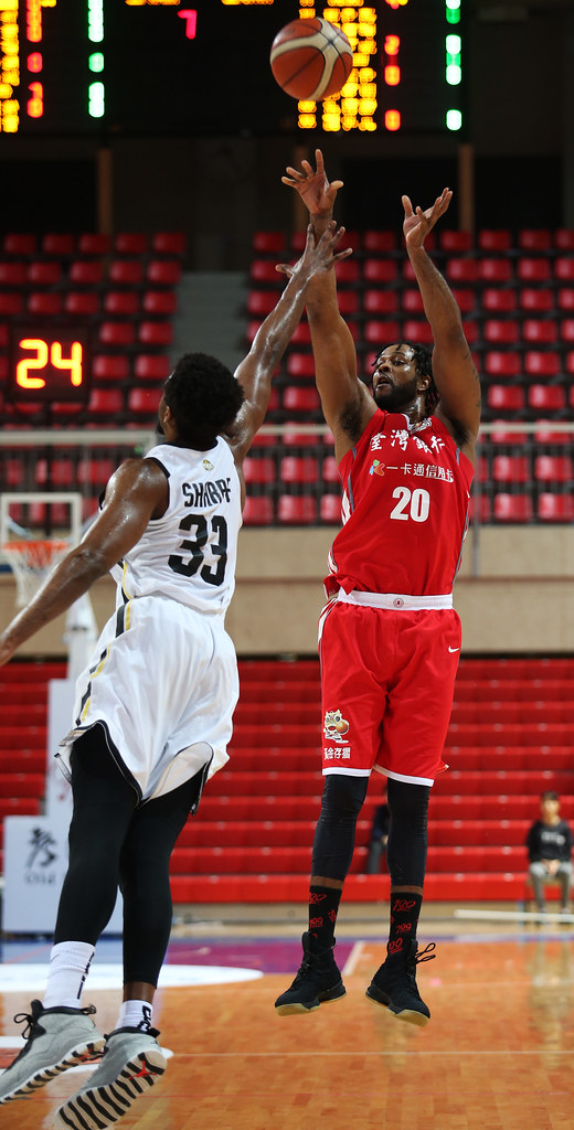 泰勒回鍋台銀　轟28分仍輸球