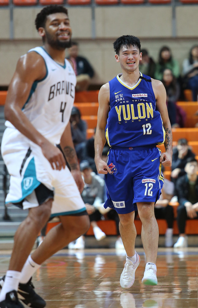 胡凱翔生涯新高31分　裕隆痛宰富邦30分