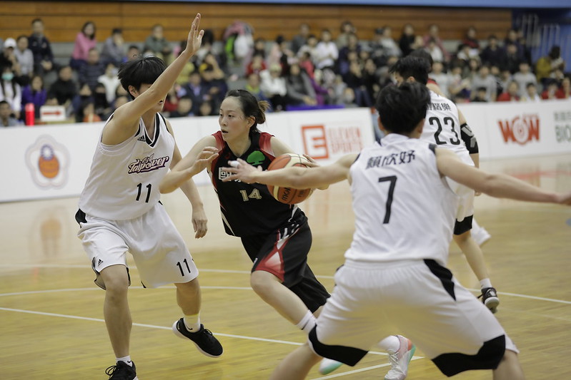 黃鈴娟22分寫新高　國泰5連勝退台電