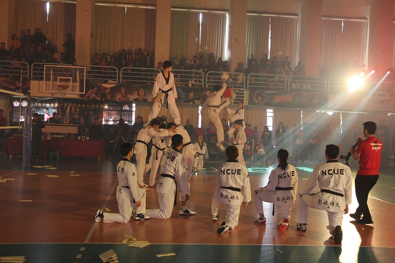 極速超跑女排主題日吸睛　彰師大跆拳隊助陣