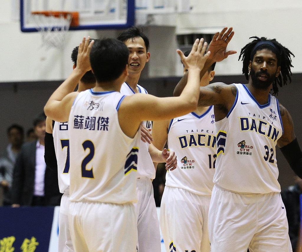 達欣逆轉富邦　驚險收下開工首勝