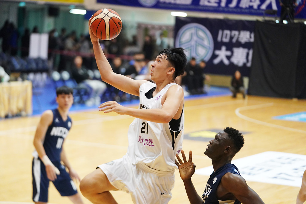 呂威霆被虧玻璃娃娃　義守8強驚險開胡