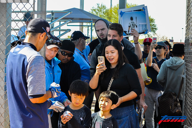 春訓索取簽名學問大 球員習性、時機掌握皆關鍵