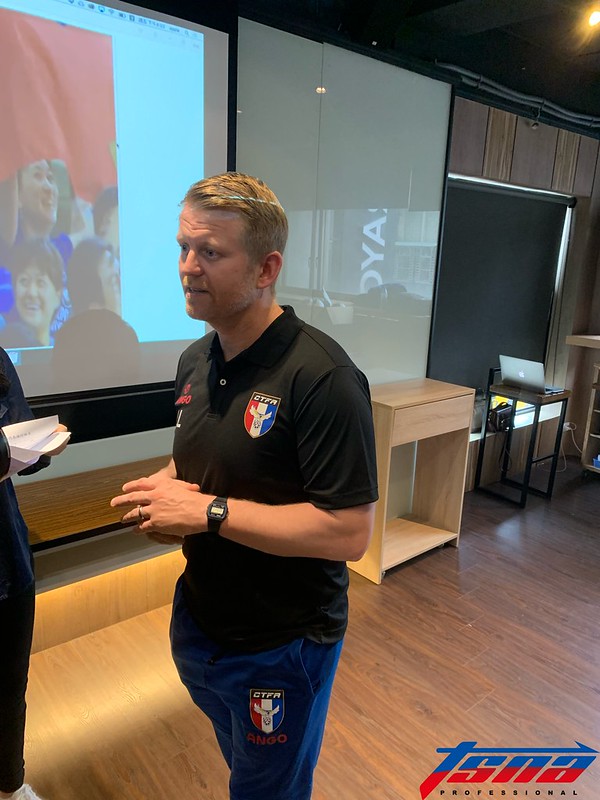 總教練Lancaster展現熱情　盼台灣足球更上層樓