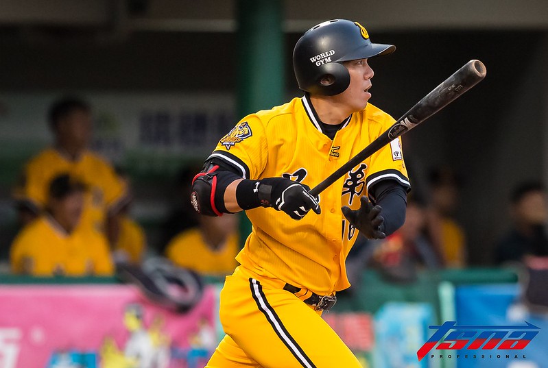 開季沒簽約就出賽　周思齊非世界職棒第1人