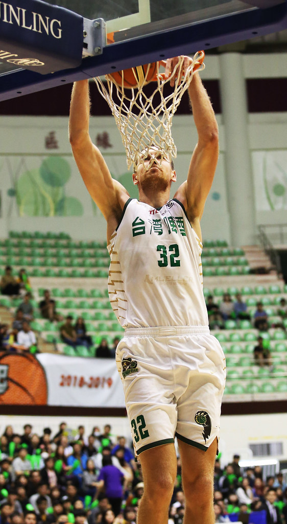 台啤發揮團隊戰力　強森失常璞園敗