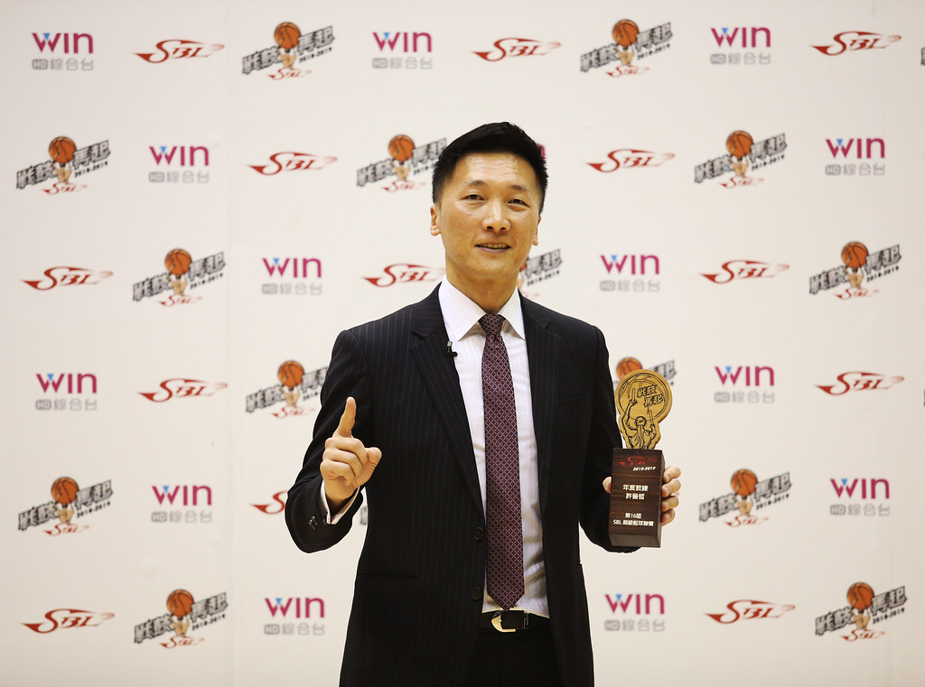 許晉哲7度獲年度教練獎　看傻裕隆洋將內鬨