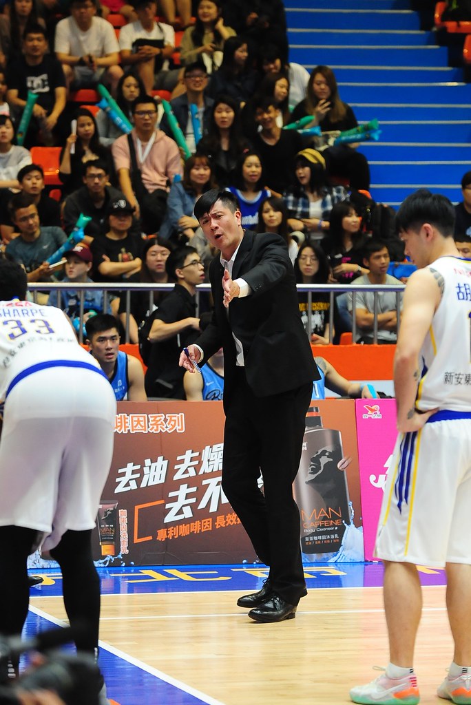 周士淵右掌骨斷　李啟億為自己打50分