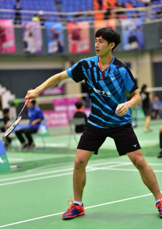 羽球全團賽甲組開戰　周天成首戰告捷