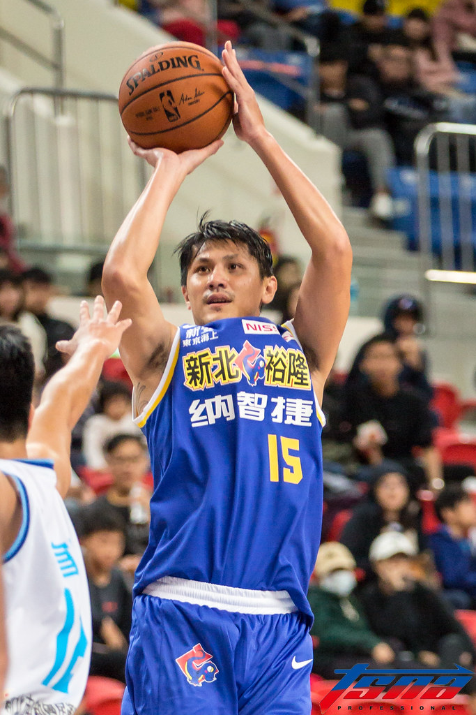 周士淵高掛球鞋　8月起轉任教練