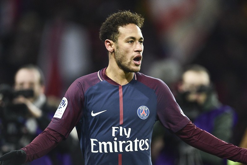 PSG開季首戰勝　球迷高舉反Neymar標語