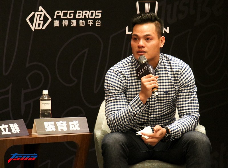 憶起用報紙打球　張育成談首轟落淚
