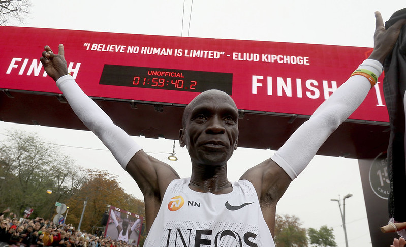 全馬破2！　Kipchoge創紀錄像登月