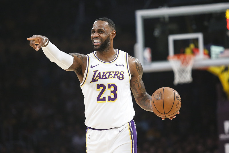 Kobe觀戰湖人大勝　James：想給他看好戲