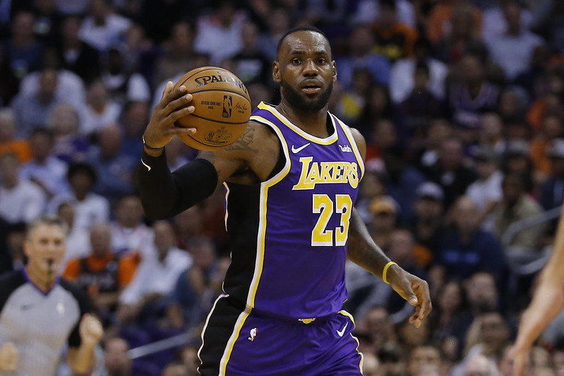 對30隊大三元　LeBron成史上第1人