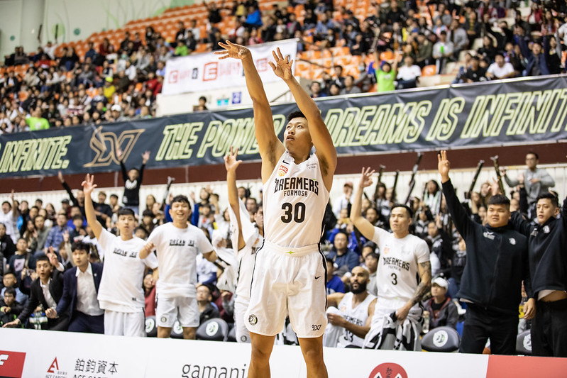 吳松蔚飆6記3分彈　夢想家奪首勝